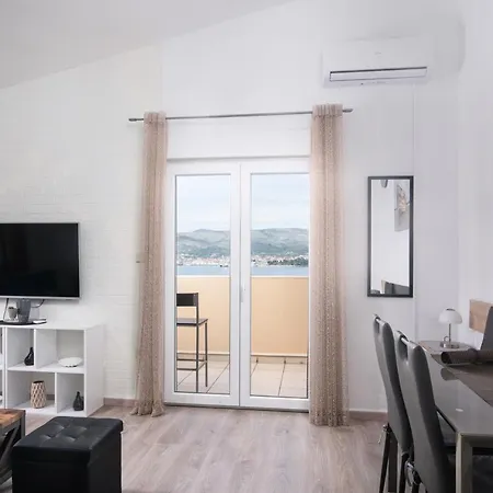 Penthouse Kvesic Apartment